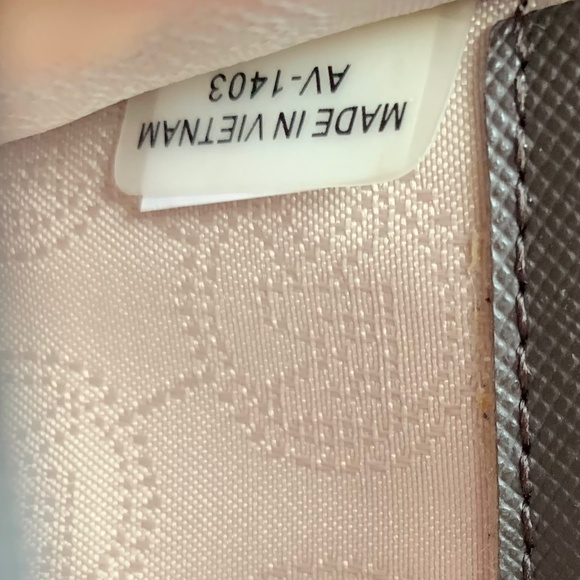 Michael Kors Large Jet Set Travel Logo Wallet EUC - Picture 13 of 13